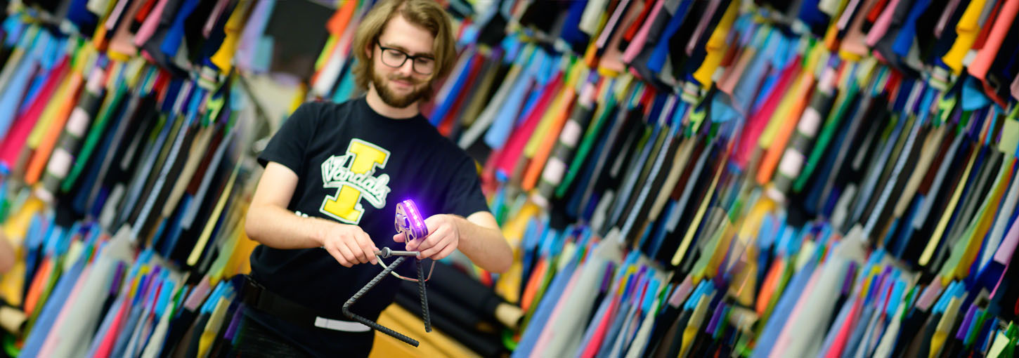 U of I cross-college and campus collaboration brings 150 LED triangles to Vandal Marching Band’s 100th anniversary halftime performance.